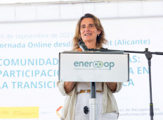 La vicepresidenta tercera del Gobierno de España y ministra para la Transición Ecológica y el Reto Demográfico, Teresa Ribera, clausura la jornada