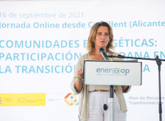 La vicepresidenta tercera del Gobierno de España y ministra para la Transición Ecológica y el Reto Demográfico, Teresa Ribera, clausura la jornada