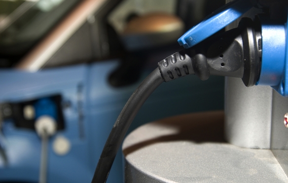 IDAE y AEDIVE  promocionarán  la infraestructura  de recarga de vehículos eléctricos. 
