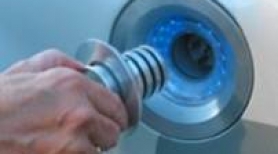 Enchufe de carga de un vehículo eléctrico