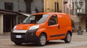 Vehiculo eléctrico circulando por la ciudad