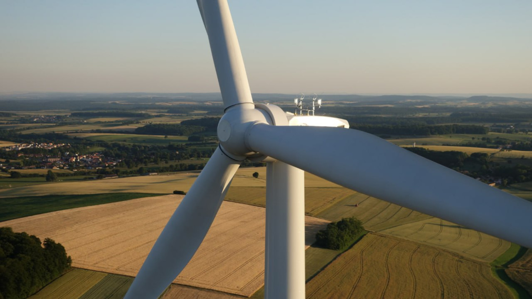 El IDAE adjudica 18...